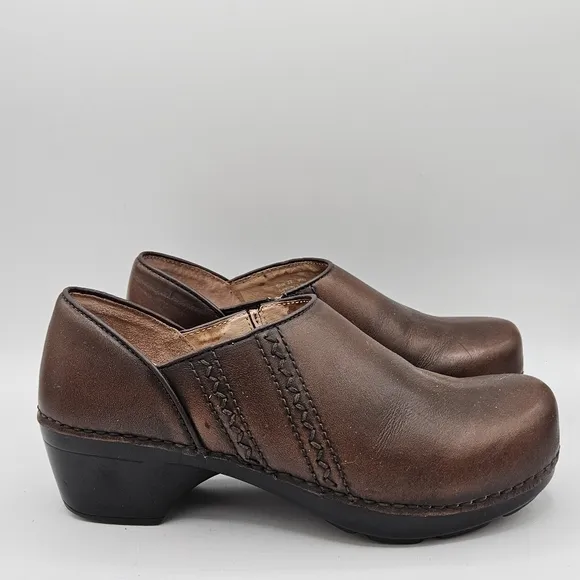 Dansko Sienna antique brown a 2&quot; heel size 37 US 6.5/7
