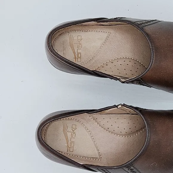 Dansko Sienna antique brown a 2&quot; heel size 37 US 6.5/7