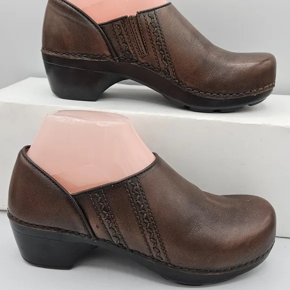 Dansko Sienna antique brown a 2&quot; heel size 37 US 6.5/7