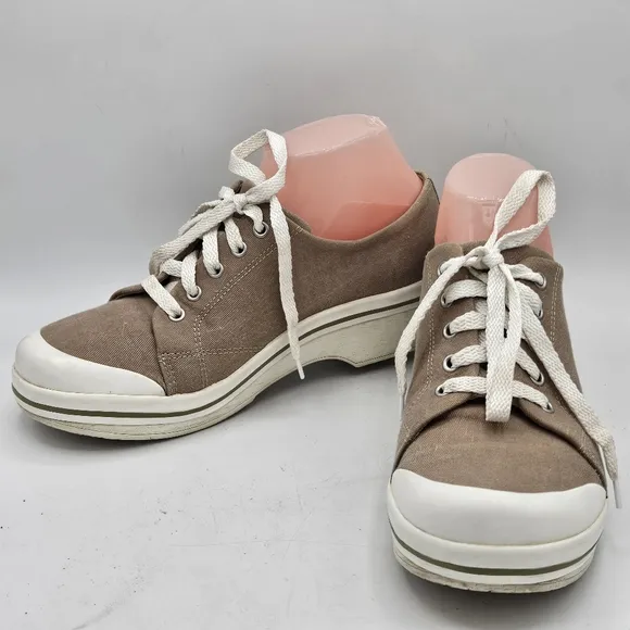 Dansko Vegan veda khaki shoes size 40 us size 9.5 / 10