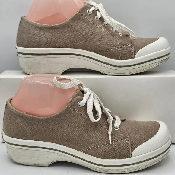Dansko Vegan veda khaki shoes size 40 us size 9.5 / 10