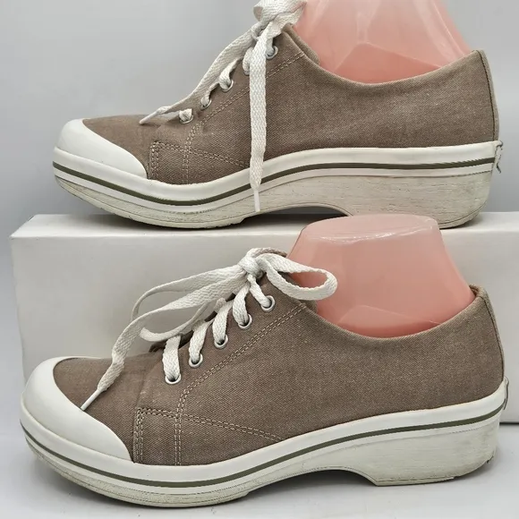 Dansko Vegan veda khaki shoes size 40 us size 9.5 / 10