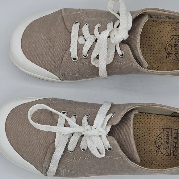 Dansko Vegan veda khaki shoes size 40 us size 9.5 / 10