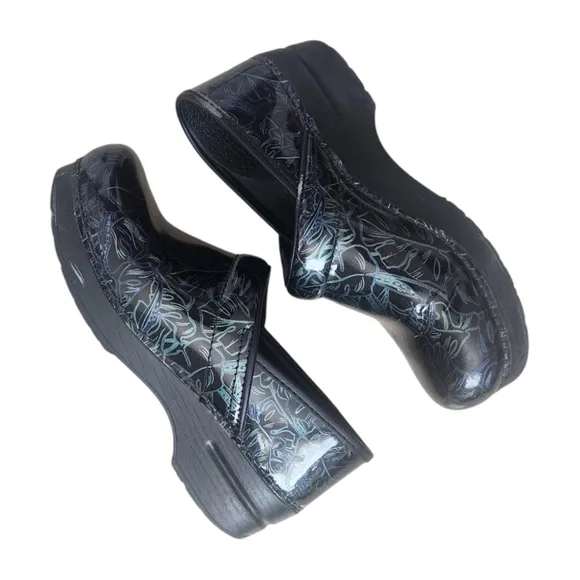 Dansko Womens Professional Tropical Leaf Patent Nursing Clogs Size 38 US 7.5-8