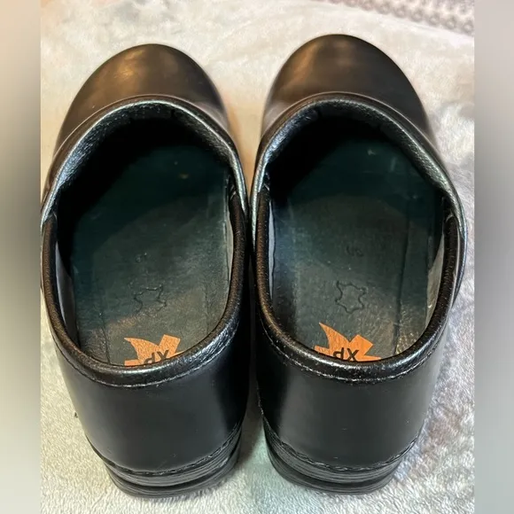 Dansko XP Black Clogs Professional Nursing Shoes Size 36 Leather Slip On