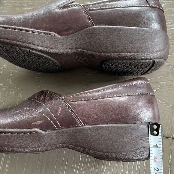 Dansko Women’s Abigail Brown Leather Slip On Clogs Nursing Comfort Shoes Size 38