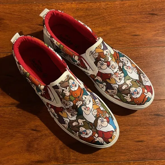 DISNEY SNOW WHITE AND THE SEVEN DWARFS SNEAKERS SLIP ON size 10