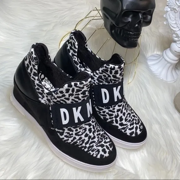 DKNY SLIP-ON WEDGED SNEAKERS