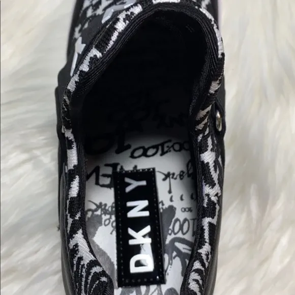DKNY SLIP-ON WEDGED SNEAKERS