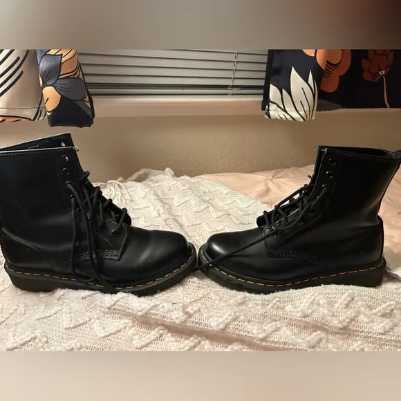Doc Martens Doctor Dr Martens 1460 WOMEN'S SMOOTH LEATHER LACE UP BOOTS