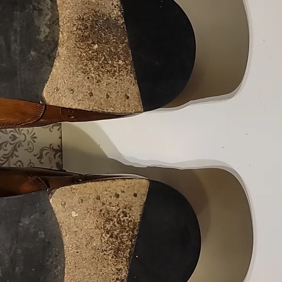 Dolce and Gabbana Mens Camel LeatherLoafer Style Almond Toe Dress Shoes