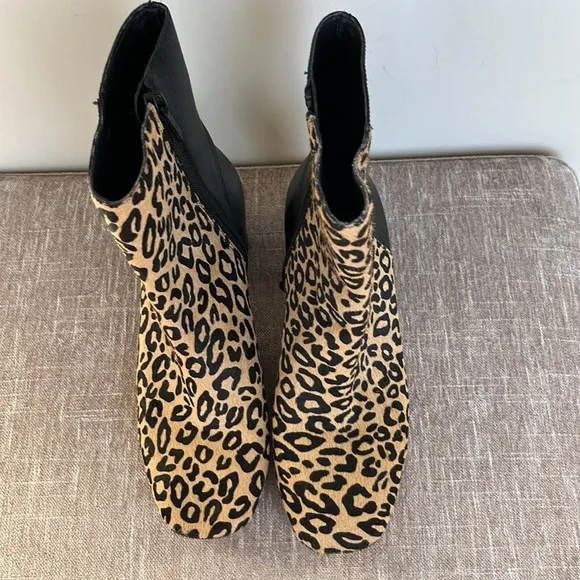 Donald J. Pliner “Cindee” calf, hair and black leather ankle boots - EUC