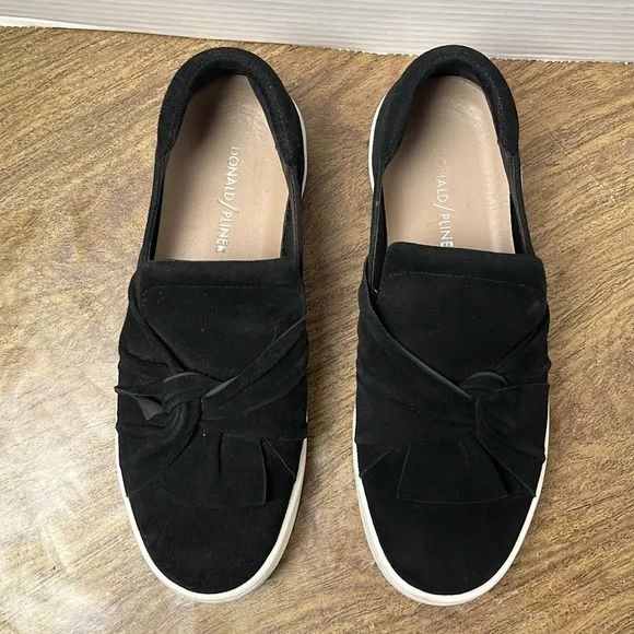 Donald Pliner Celest Black Suede Leather Slip on Sneakers Size 8.5