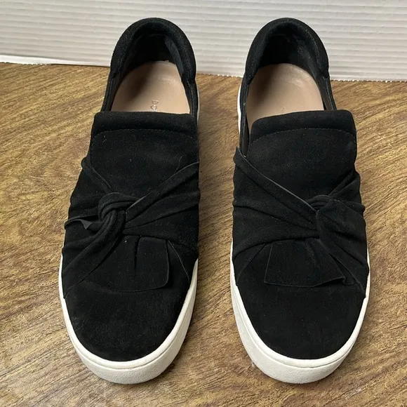 Donald Pliner Celest Black Suede Leather Slip on Sneakers Size 8.5