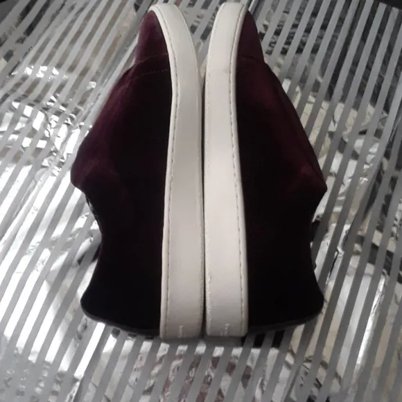 𝅺donna Karan Velvet Slip On Sneakers Size 7.5