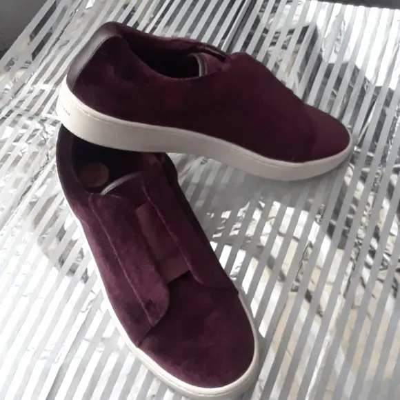 𝅺donna Karan Velvet Slip On Sneakers Size 7.5