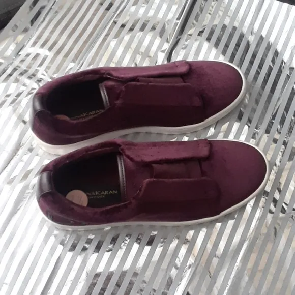 𝅺donna Karan Velvet Slip On Sneakers Size 7.5