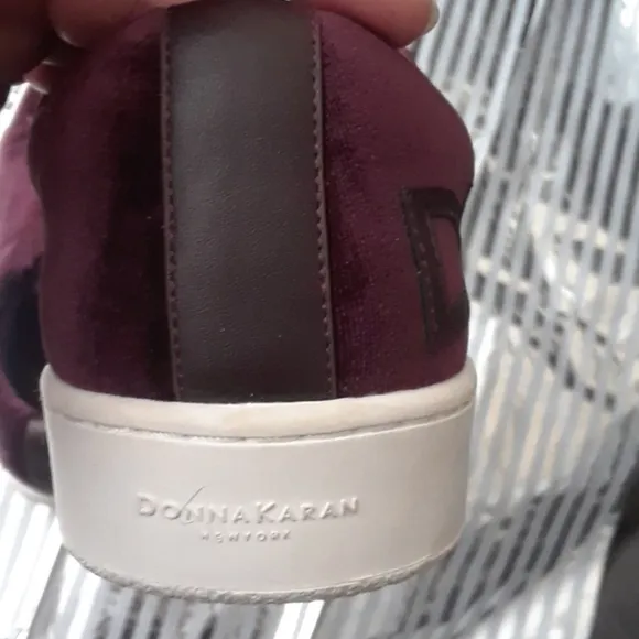 𝅺donna Karan Velvet Slip On Sneakers Size 7.5
