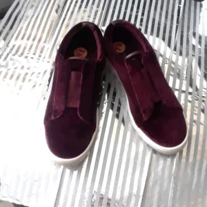 𝅺donna Karan Velvet Slip On Sneakers Size 7.5