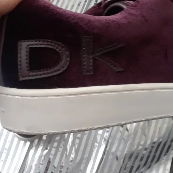 𝅺donna Karan Velvet Slip On Sneakers Size 7.5
