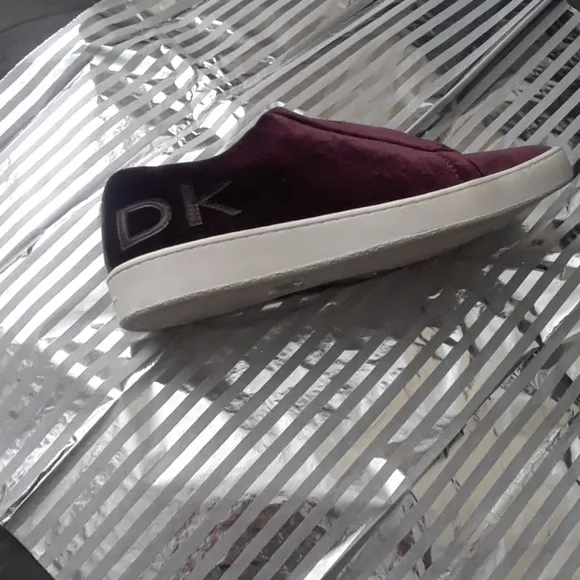 𝅺donna Karan Velvet Slip On Sneakers Size 7.5