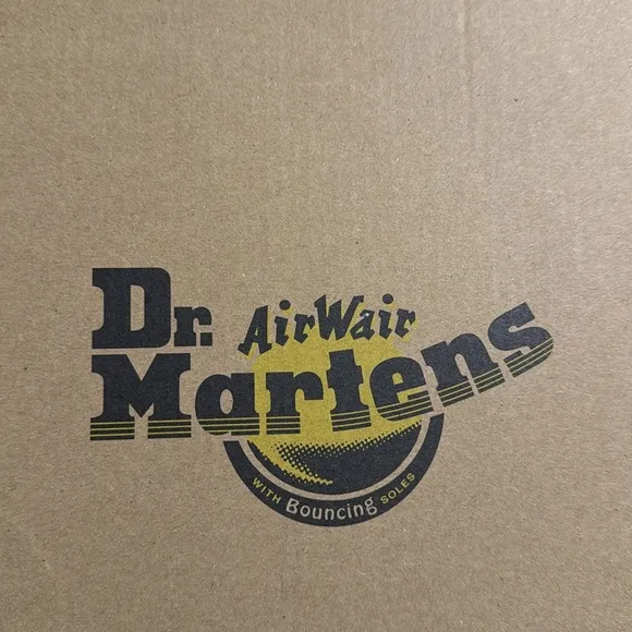 Dr. AirWair Martens 1490 Core Lamper PatentLeather Boots.