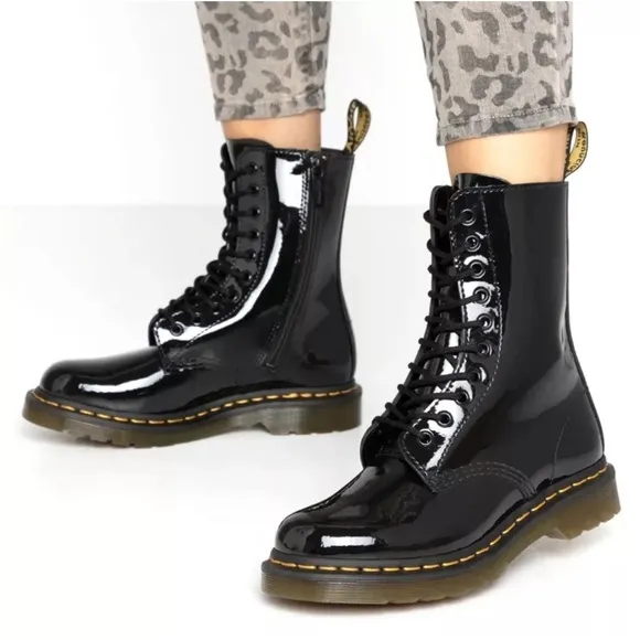Dr. AirWair Martens 1490 Core Lamper PatentLeather Boots.