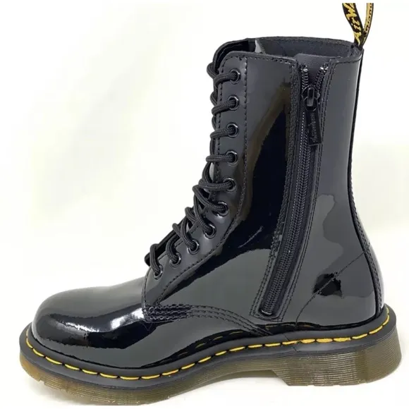 Dr. AirWair Martens 1490 Core Lamper PatentLeather Boots.