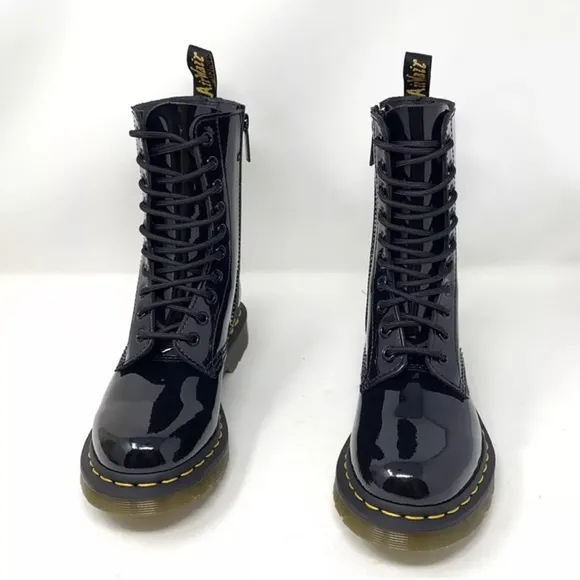 Dr. AirWair Martens 1490 Core Lamper PatentLeather Boots.