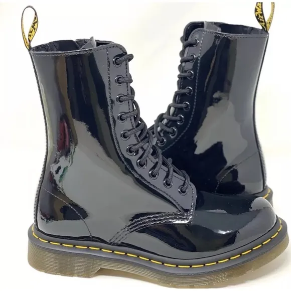 Dr. AirWair Martens 1490 Core Lamper PatentLeather Boots.