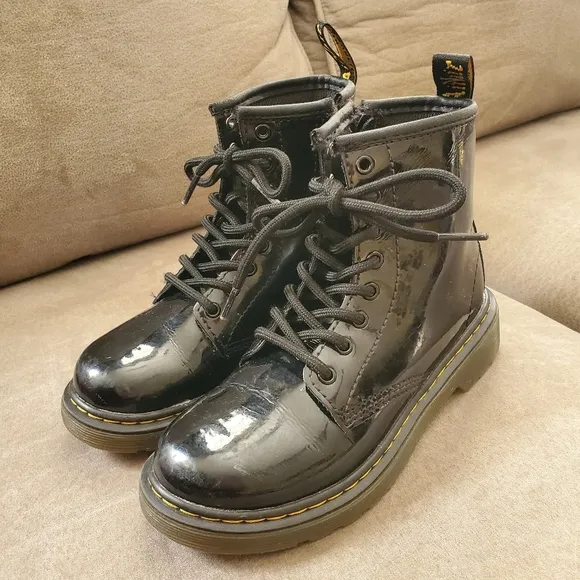 Dr. Marten Junior 1460 black lace up boots in Black Patent Leather sz 13