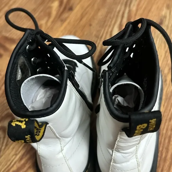Dr. Marten kids Boots, White 1460Y Size 6