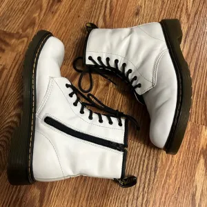 Dr. Marten kids Boots, White 1460Y Size 6