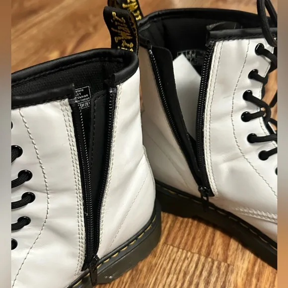 Dr. Marten kids Boots, White 1460Y Size 6