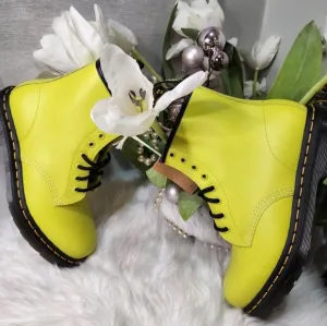 Dr  Martens 1460 8-Eye Leather Women  BootSize7 new
