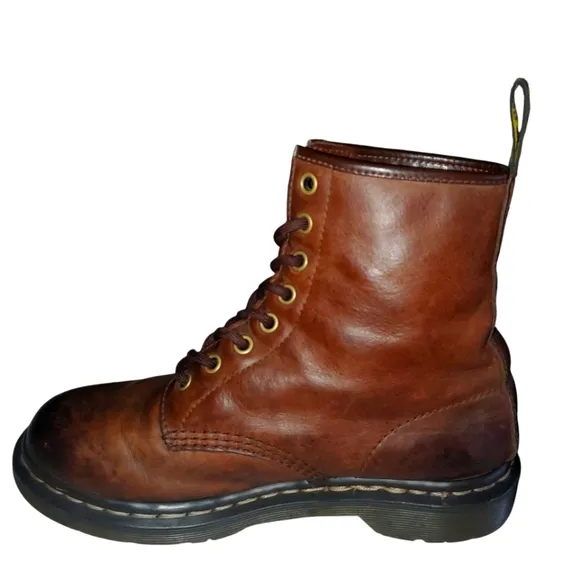 DR. MARTENS 1460 Classic Brown Leather‎ LaceUp Combat Style Ankle Boots Womens 7