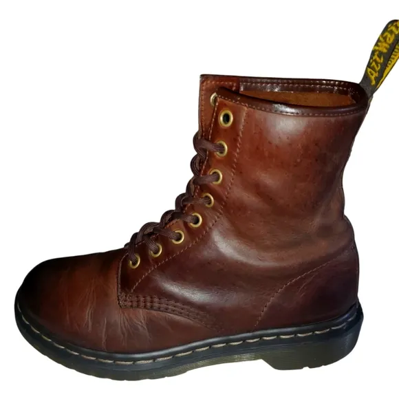 DR. MARTENS 1460 Classic Brown Leather‎ LaceUp Combat Style Ankle Boots Womens 7