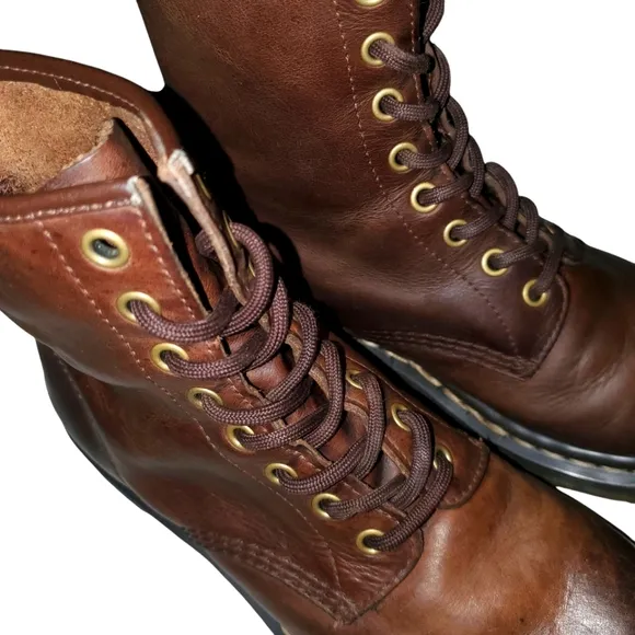 DR. MARTENS 1460 Classic Brown Leather‎ LaceUp Combat Style Ankle Boots Womens 7