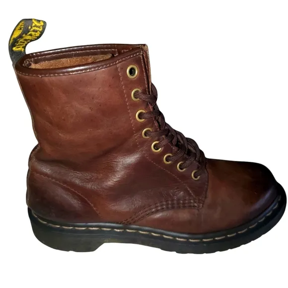 DR. MARTENS 1460 Classic Brown Leather‎ LaceUp Combat Style Ankle Boots Womens 7