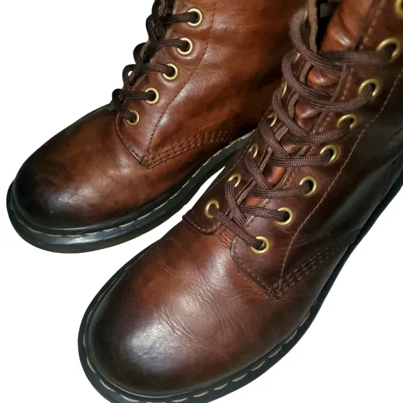 DR. MARTENS 1460 Classic Brown Leather‎ LaceUp Combat Style Ankle Boots Womens 7