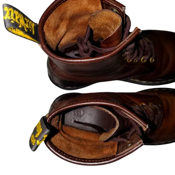 DR. MARTENS 1460 Classic Brown Leather‎ LaceUp Combat Style Ankle Boots Womens 7