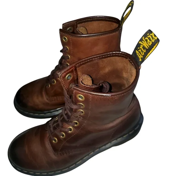 DR. MARTENS 1460 Classic Brown Leather‎ LaceUp Combat Style Ankle Boots Womens 7