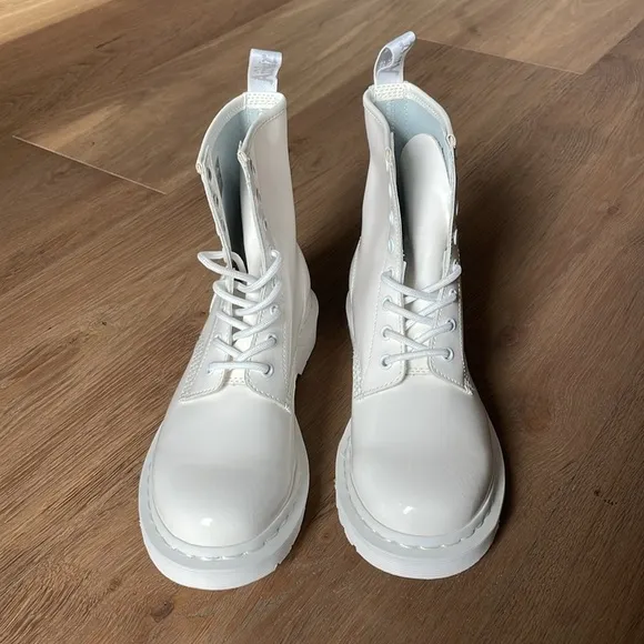 Dr. Martens 1460 Mono Combat Boots Women Size 8 White Shiny Patent Leather NWOT
