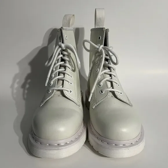 Dr Martens 1460 Mono White Smooth Leather Lace up Boots, EU 39, US size 8. Docs