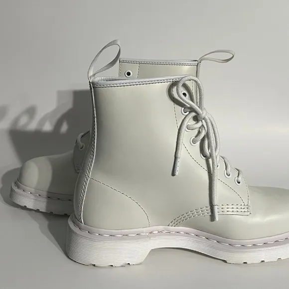 Dr Martens 1460 Mono White Smooth Leather Lace up Boots, EU 39, US size 8. Docs