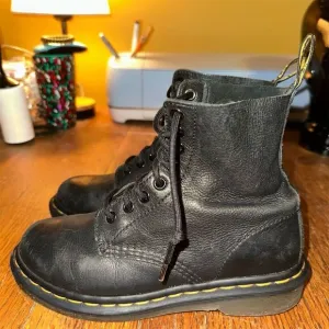 Dr. Martens 1460 Pascal Women's Black Combat Boots Size 6