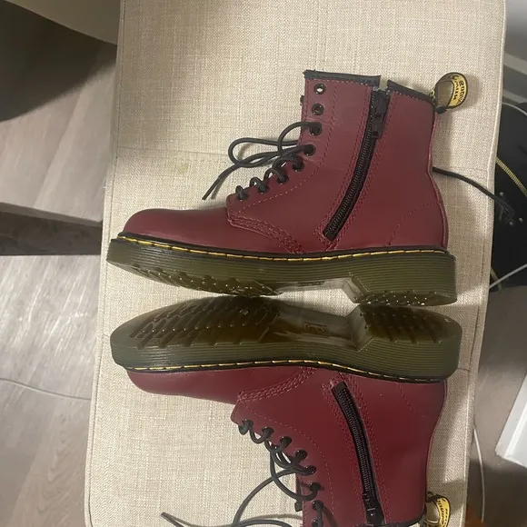 Dr Martens 1460 SMOOTH LEATHER LACE UP BOOTS cherry red size 1 kids