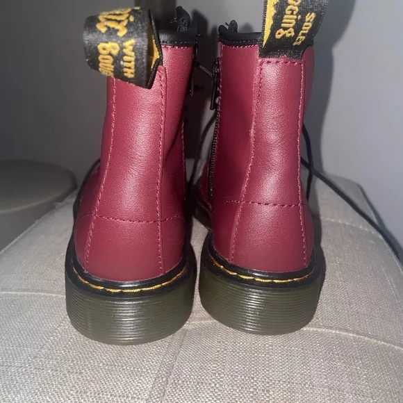 Dr Martens 1460 SMOOTH LEATHER LACE UP BOOTS cherry red size 1 kids