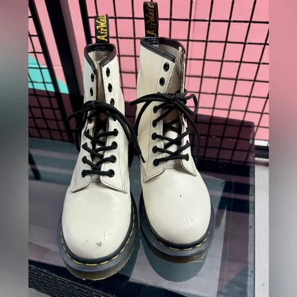 DR MARTENS 1460 smooth leather lace up boots