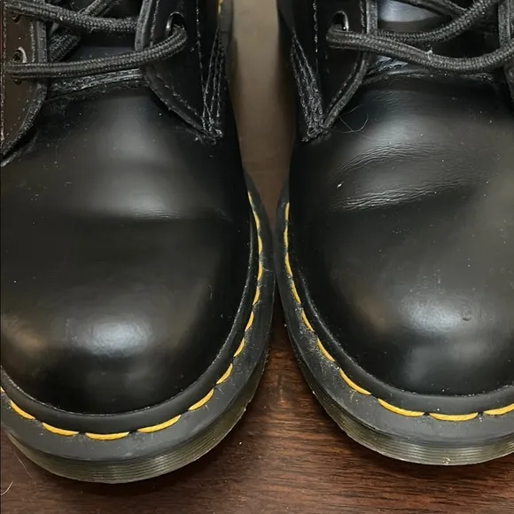 Dr. Martens 1460 SMOOTH LEATHER LACE UP BOOTS